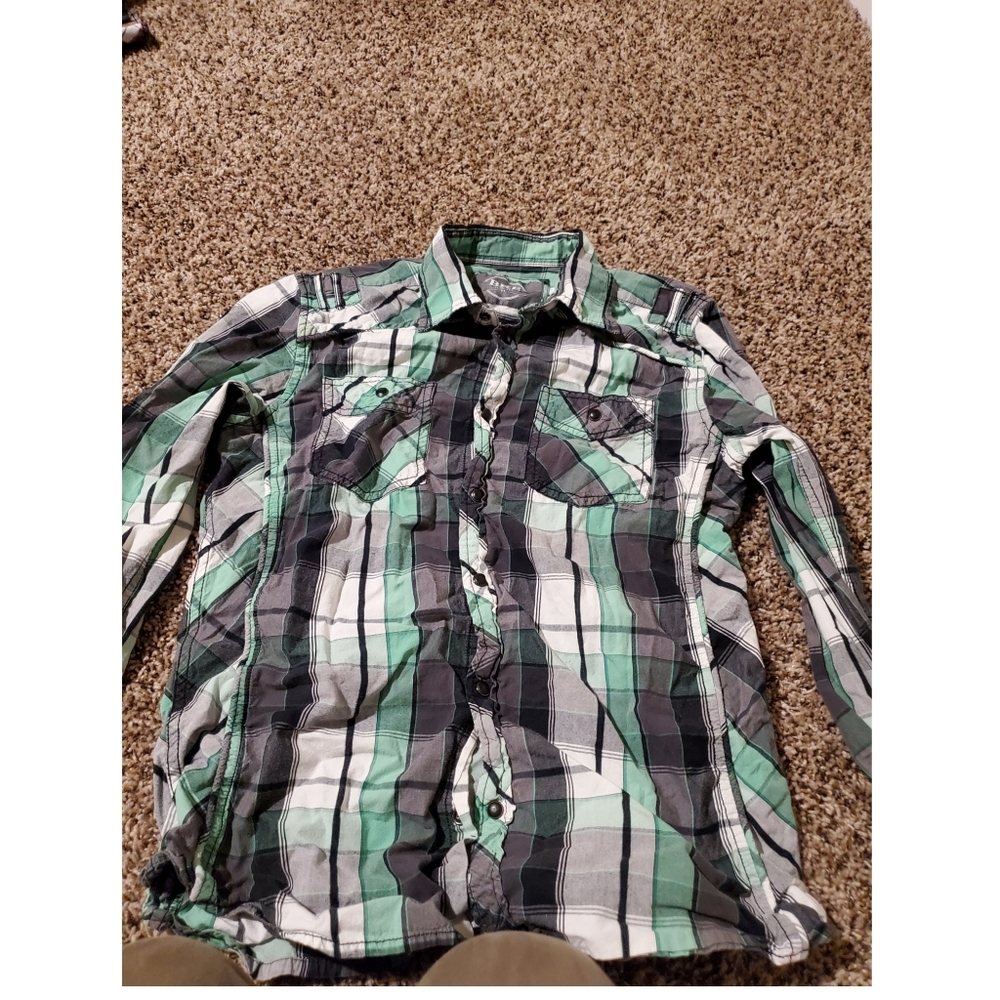Buckle mint and black button up